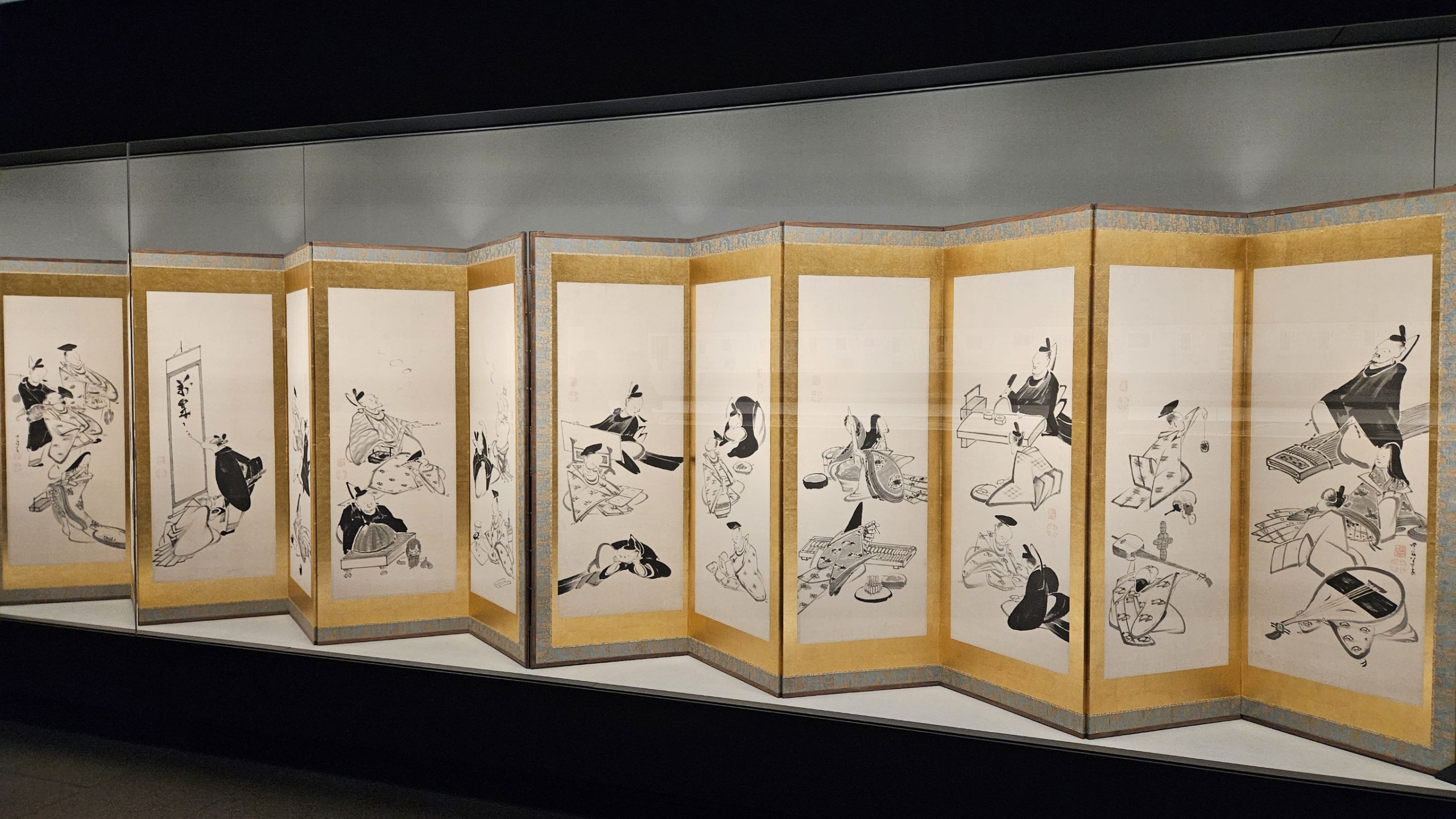 伊藤若冲寬政七年（1795）前作〈三十六歌仙圖屏風〉，六曲一雙，紙本水墨，福田美術館藏。5月9日～6月19日展出。攝影／曾信容。