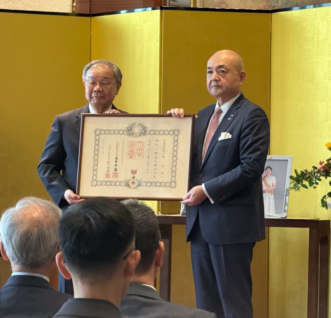 張炳煌獲日本政府授予「旭日小綬章」,以書法牽起日台文化交流,從傳統書道走向數位創新
