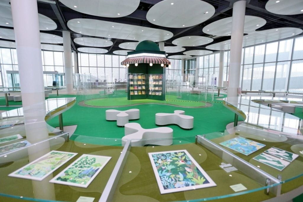 25位臺灣知名插畫家作品齊聚綠美圖 中市圖十週年「散步森林」展療癒開展