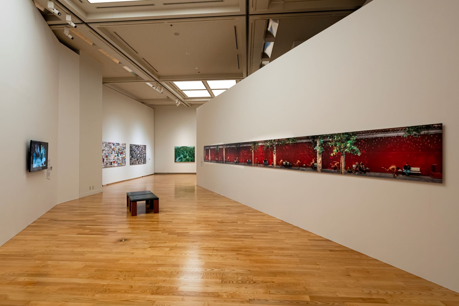 「在各個社會生活的人們」單元展場一景。Photo by Kawasaki Ittoku / 福岡亞洲美術館提供