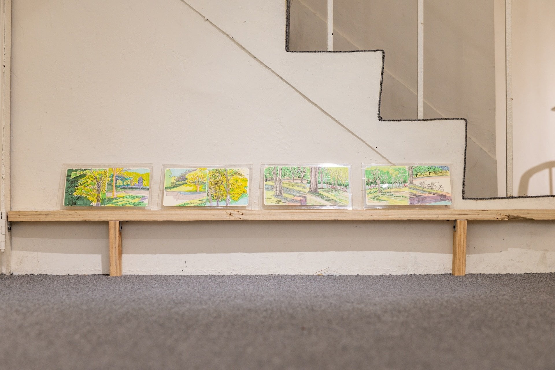 「Room In Room Out」展場一景，畫面為蕭其珩近期一邊兼職、一邊持續創作的平面作品。展覽中，其作品與林君晏的系列創作交錯陳列，透過彼此呼應的方式形成空間敘事。（謝以恭提供）