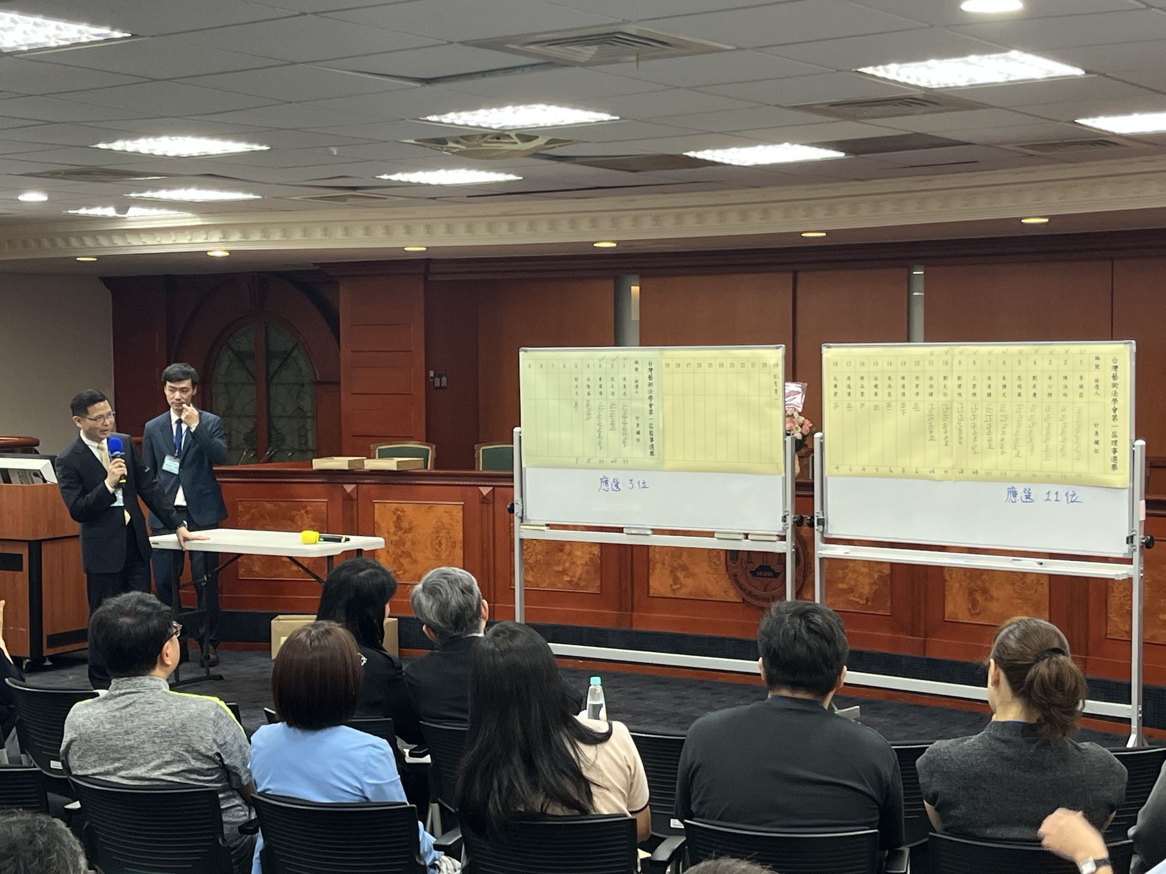 「台灣藝術法學會成立大會（第1屆第1次會員大會）」選舉第一屆理監事。攝影 / 藍玉琦。