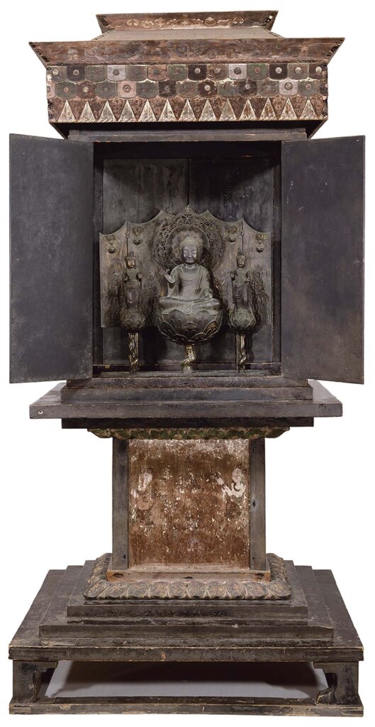 圖2 國寶 飛鳥時代7至8世紀 〈傳橘夫人念持佛廚子〉，奈良．法隆寺藏。全期展出。圖／奈良國立博物館。