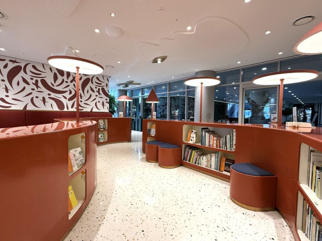【專欄｜蘇蘇の繪本書店地圖】當百貨公司成為繪本的載體：韓國 MOKA GARDEN 的「體驗型閱讀」