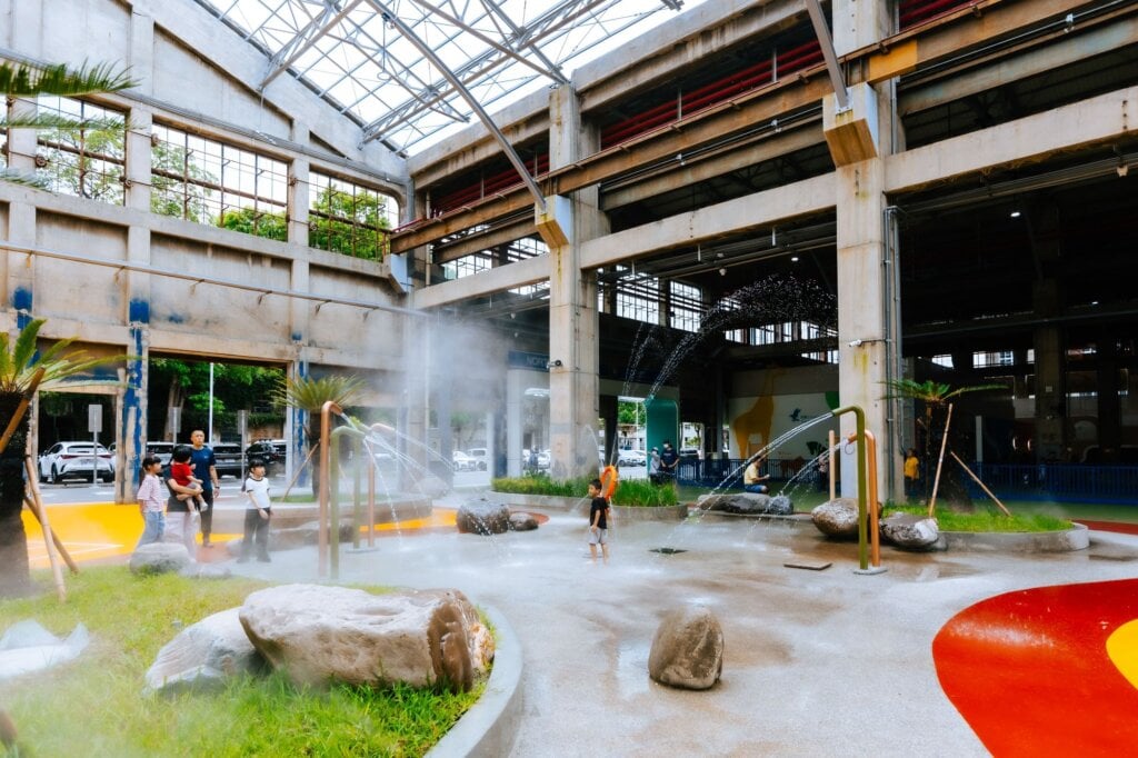 爸媽必收、三代同樂新地標!「高雄親子遊樂園區」鐵道元素融入遊戲體驗 30多項設施 暑假全面免費玩