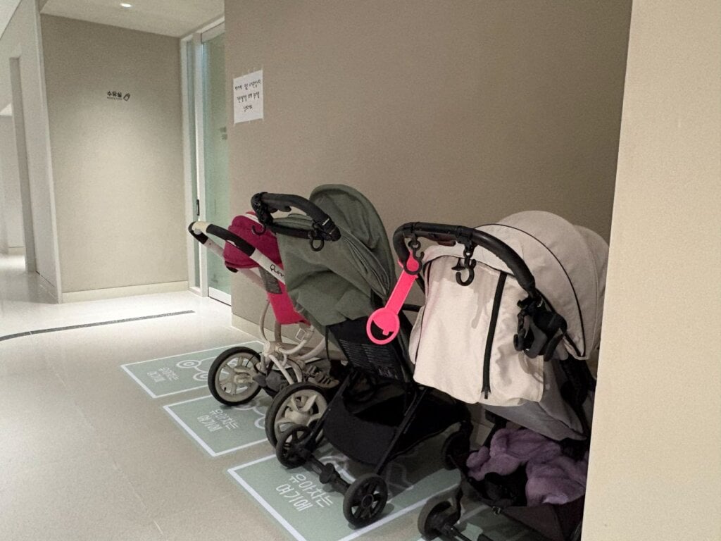 兒童附近的洗手間設置了完善的空間