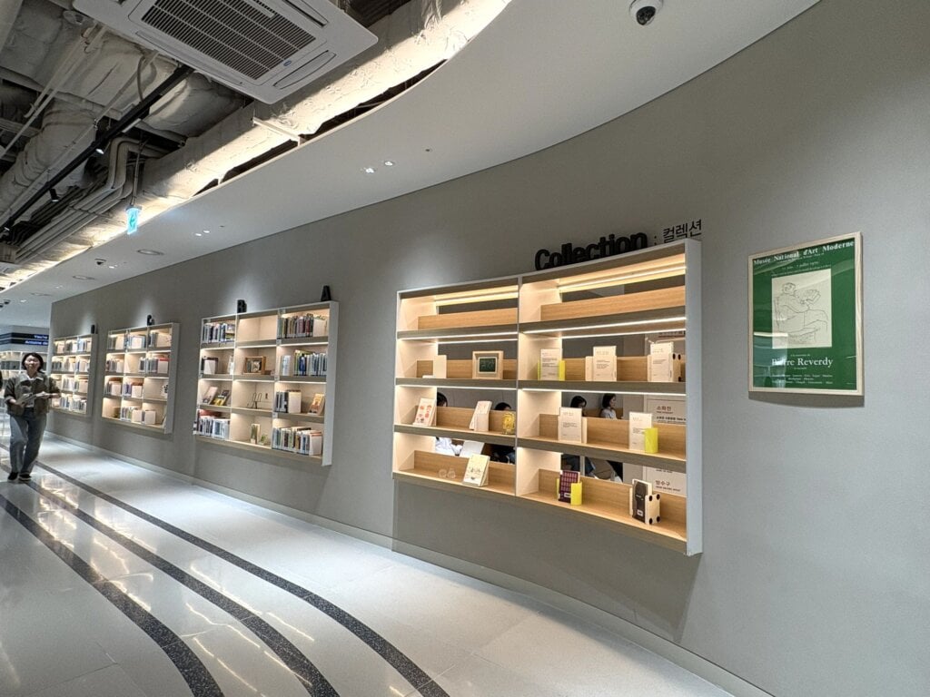 主題展示書牆