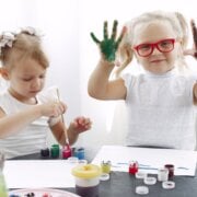 如何培養孩子的藝術能力？《什麼都不缺的孩子，缺5種體驗》