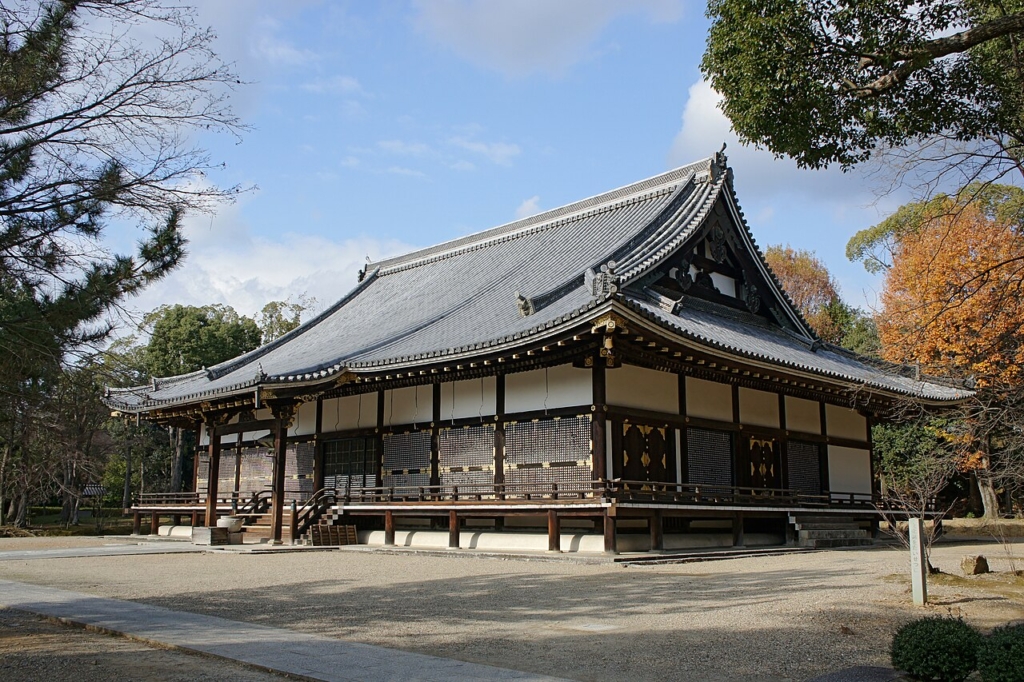 京都仁和寺金堂。圖取自 Wikimedia Commons ⓒ663highland。