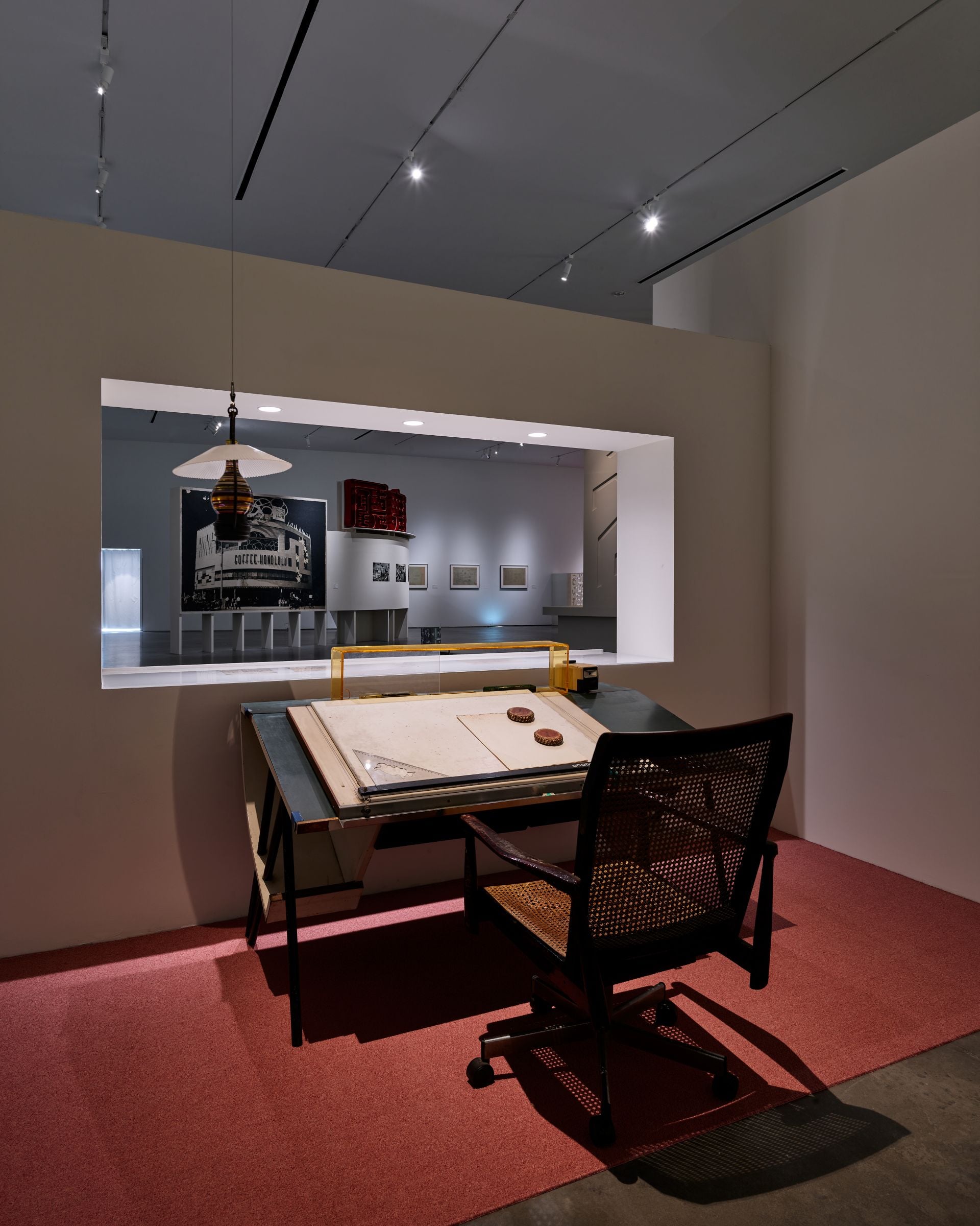 王水河工作桌。圖片來源：臺中市立美術館。攝影：Studio Millspace。