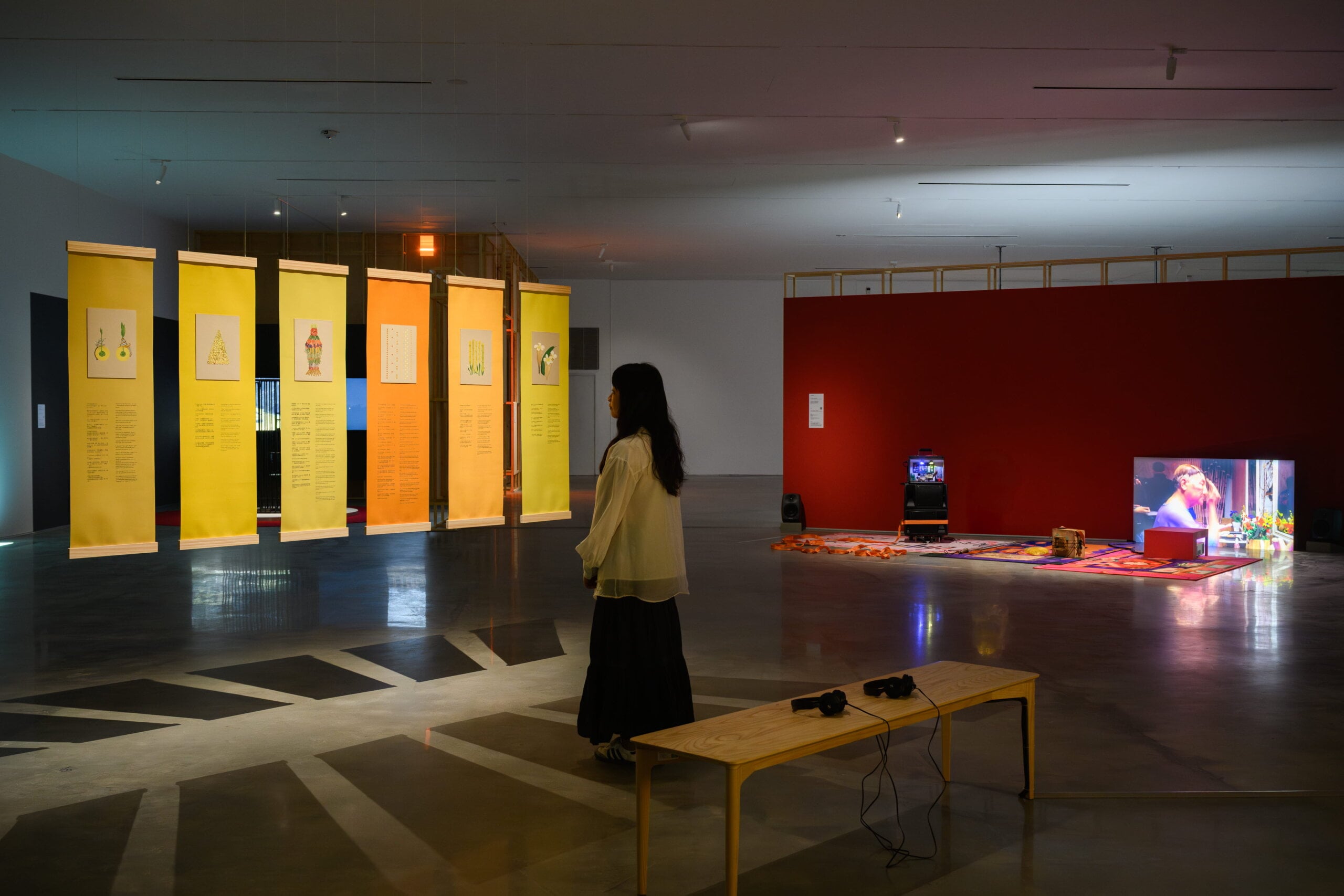 「熱暑人－熱／暑的文化與當代藝術」展場一隅。攝影：卓杜信XhinMania。（圖片來源：臺中市立美術館）