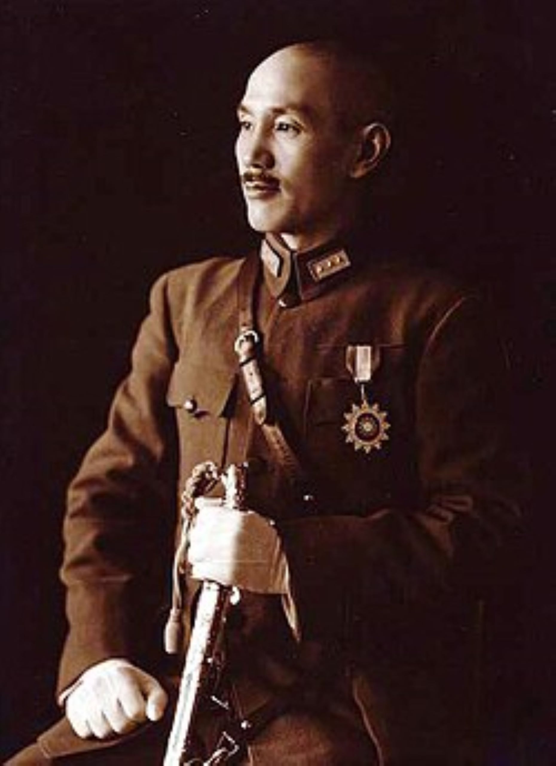 身穿軍服的蔣介石，1940年代。（Pubic domain）