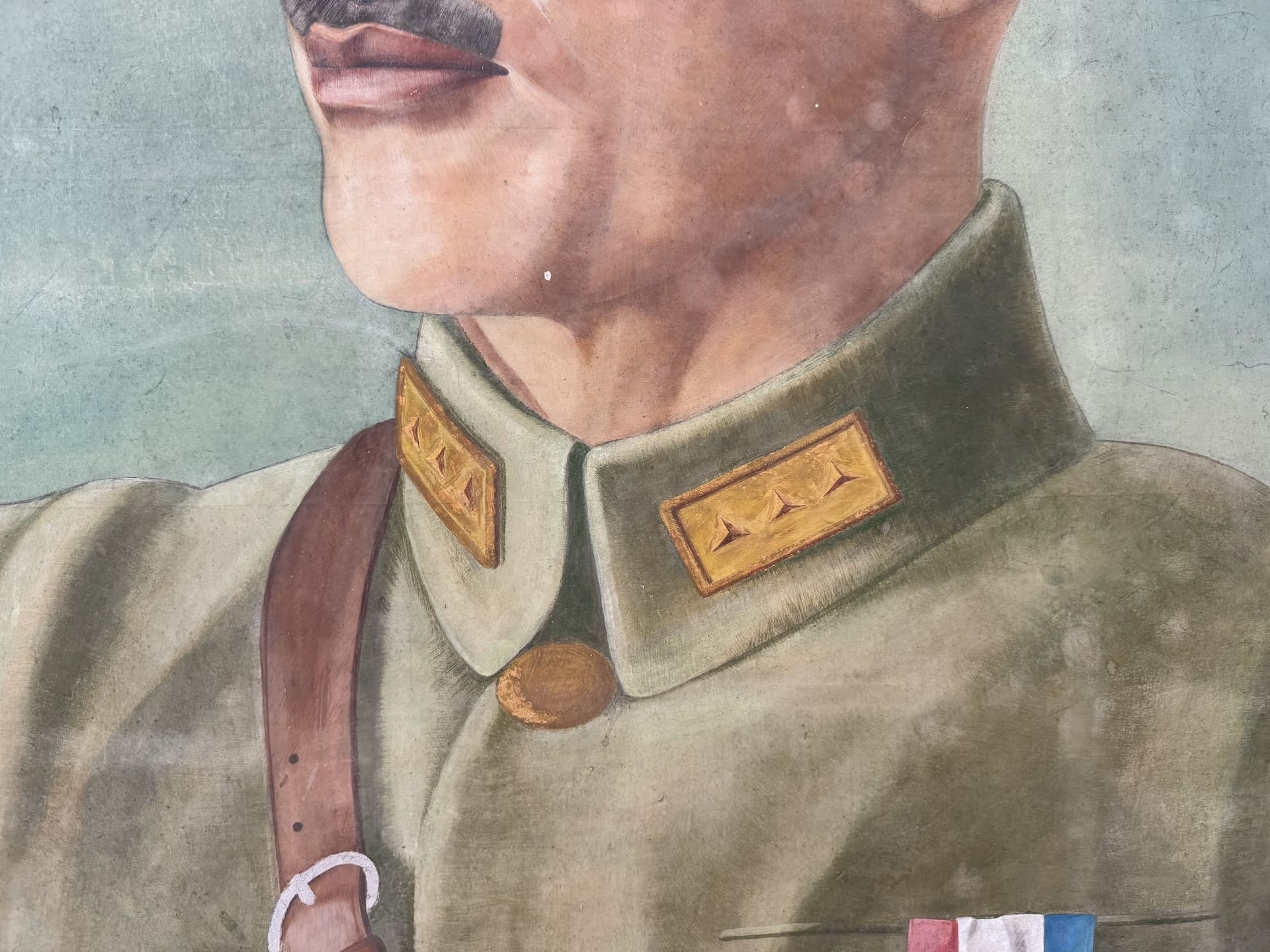 水谷宗弘,〈蔣主席肖像〉(局部),1946,初步推測紙本油彩,國立臺灣博物館典藏。(攝影/劉錡豫)