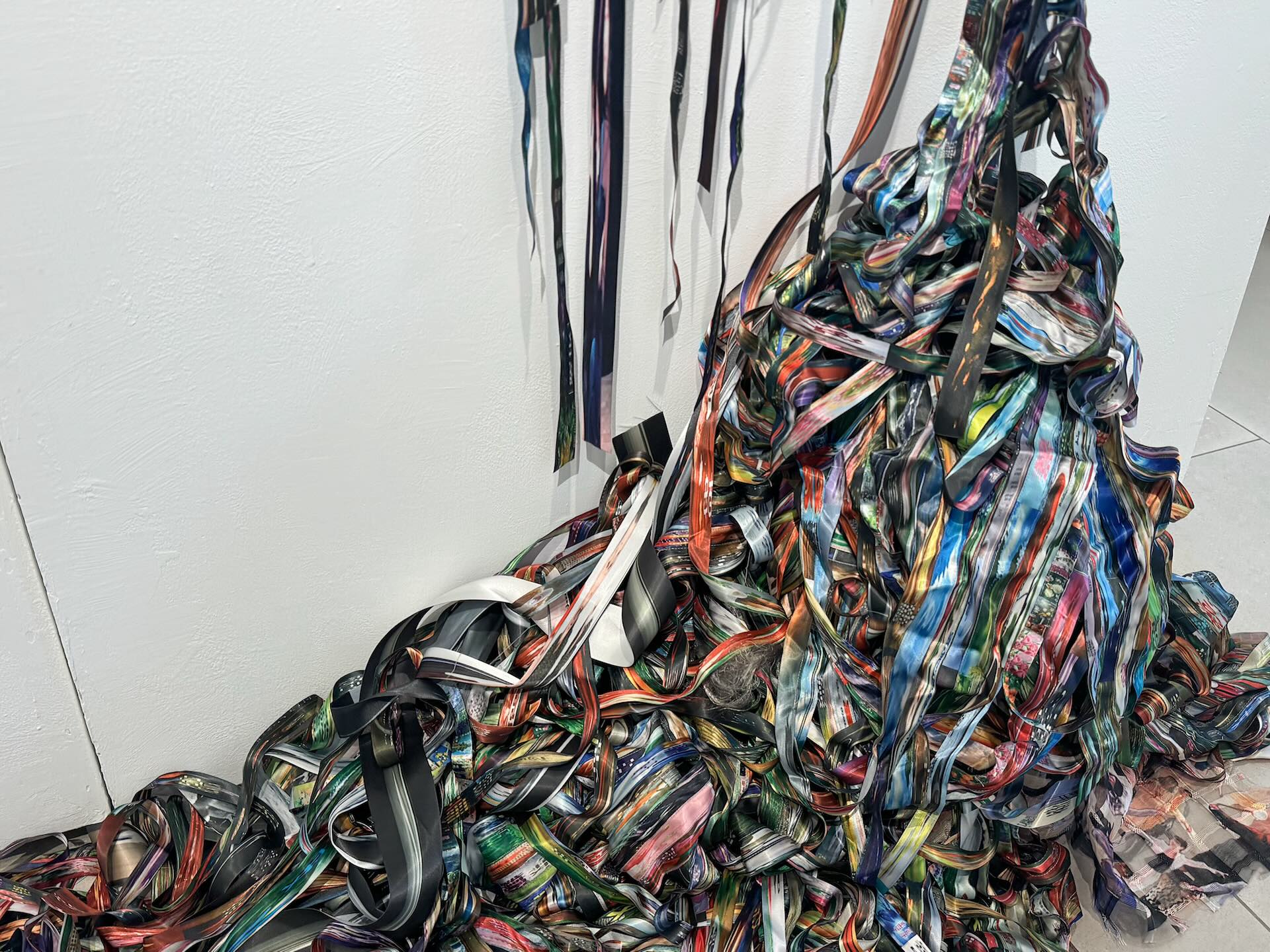 余承倧獲得第二屆「明維藝新獎」金獎作品《Body as Algorithm》於北科藝文中心展出局部。（本刊資料室）