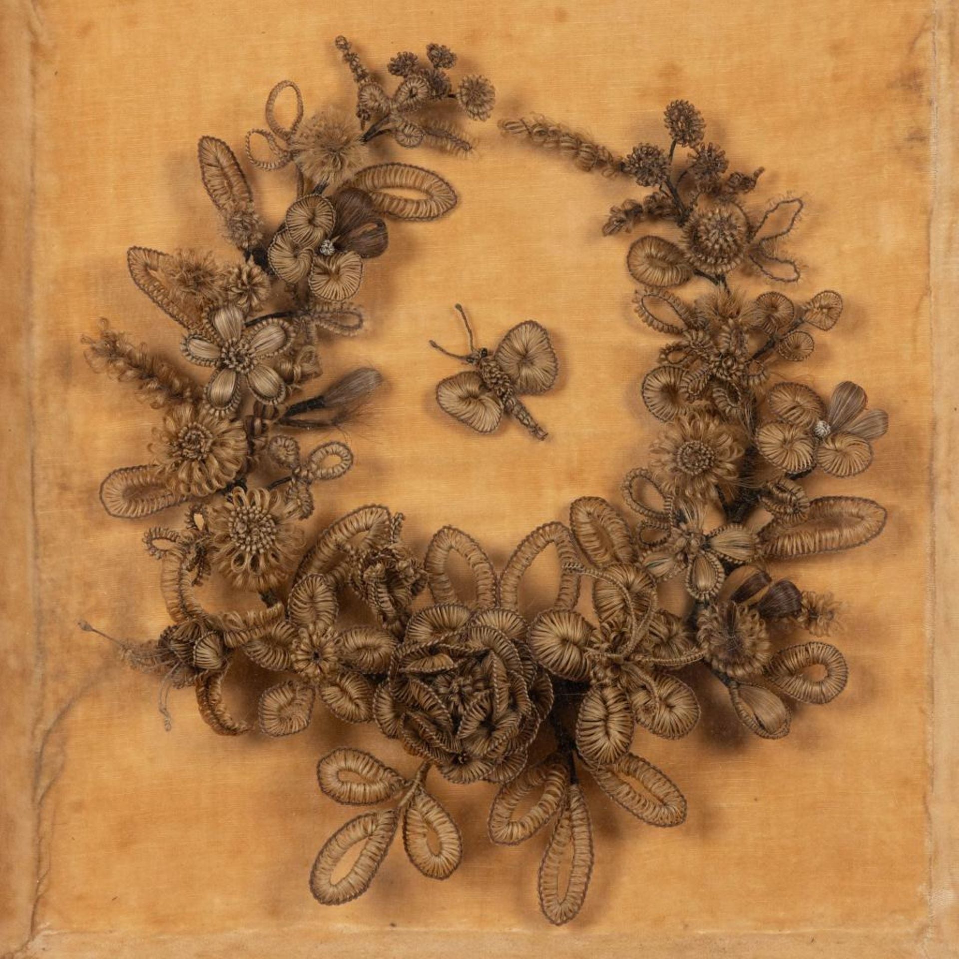 維多利亞時代編織髮絲哀悼花圈。(圖片來源:Jeffrey S. Evans & Associates)