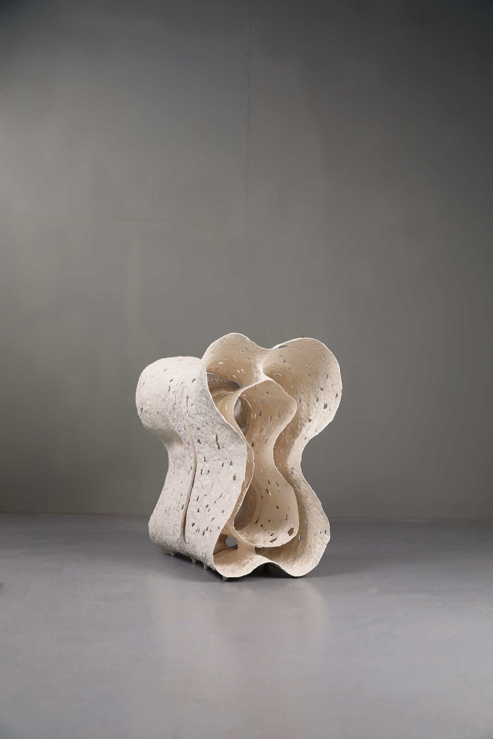 徐永旭｜2025-15 瓷土 53×49×37 cm 2025 弎畫廊提供