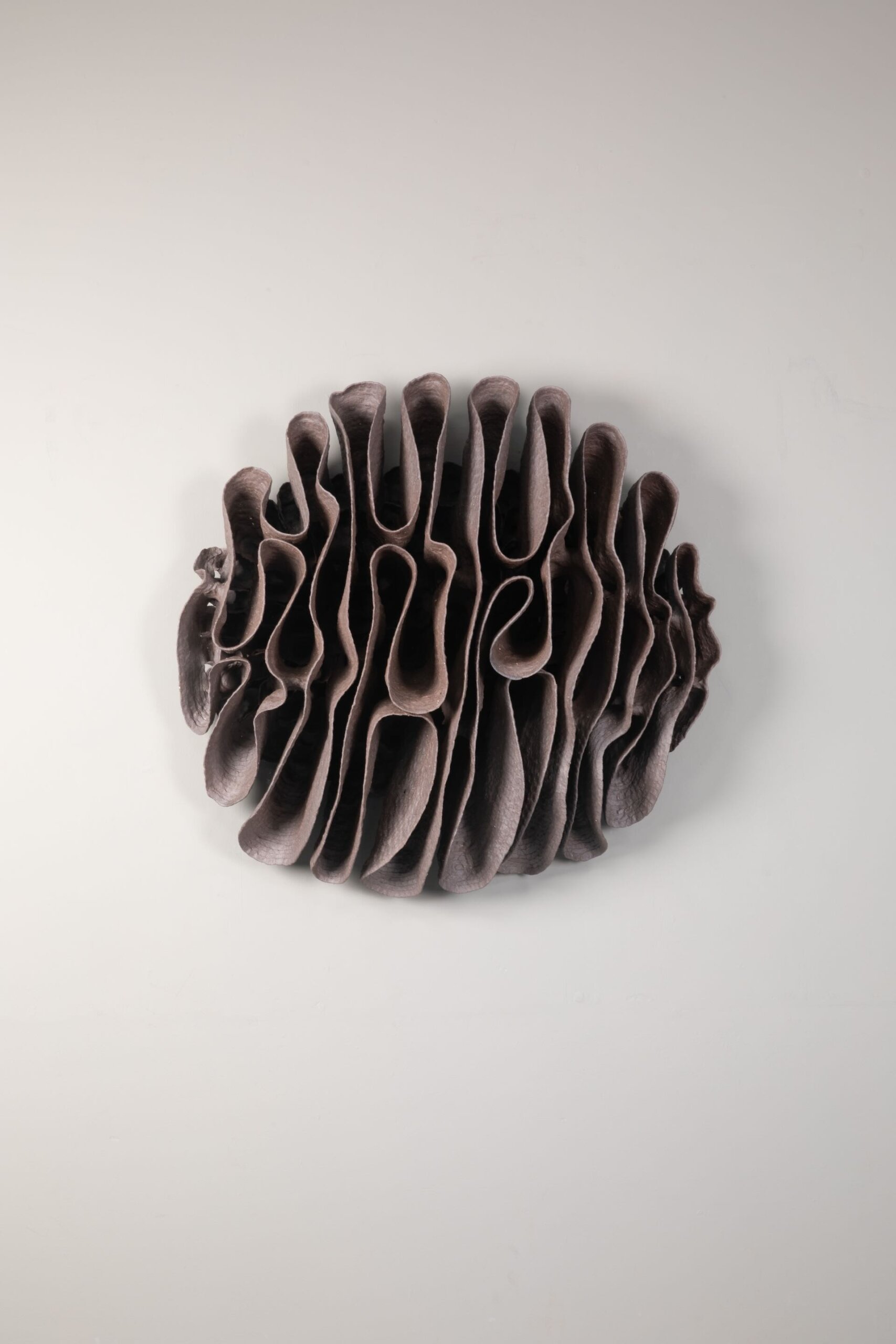 徐永旭｜2026-7 高溫陶 75 x 75 x 23 cm 2026 弎畫廊提供