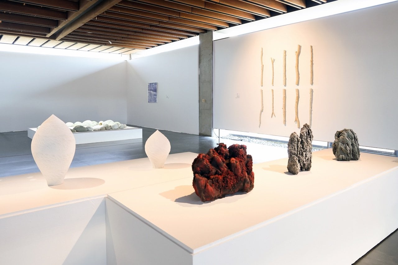 「2026臺灣國際陶藝雙年展」第一篇章「 大地－景觀」（The Earth-Landscape）。（新北市立鶯歌陶瓷博物館提供）