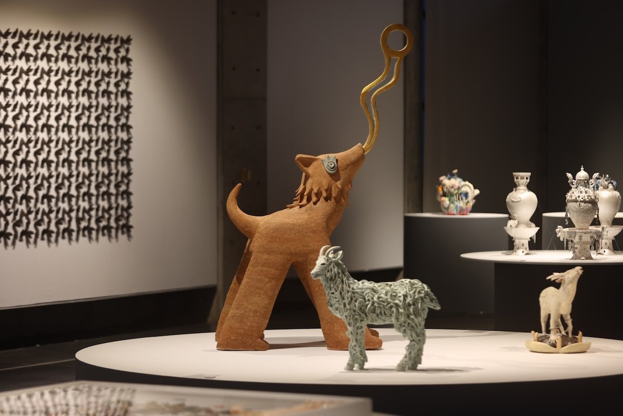 「2026臺灣國際陶藝雙年展」第三篇章「神話－故事」（Myths-Tales）。（新北市立鶯歌陶瓷博物館提供）