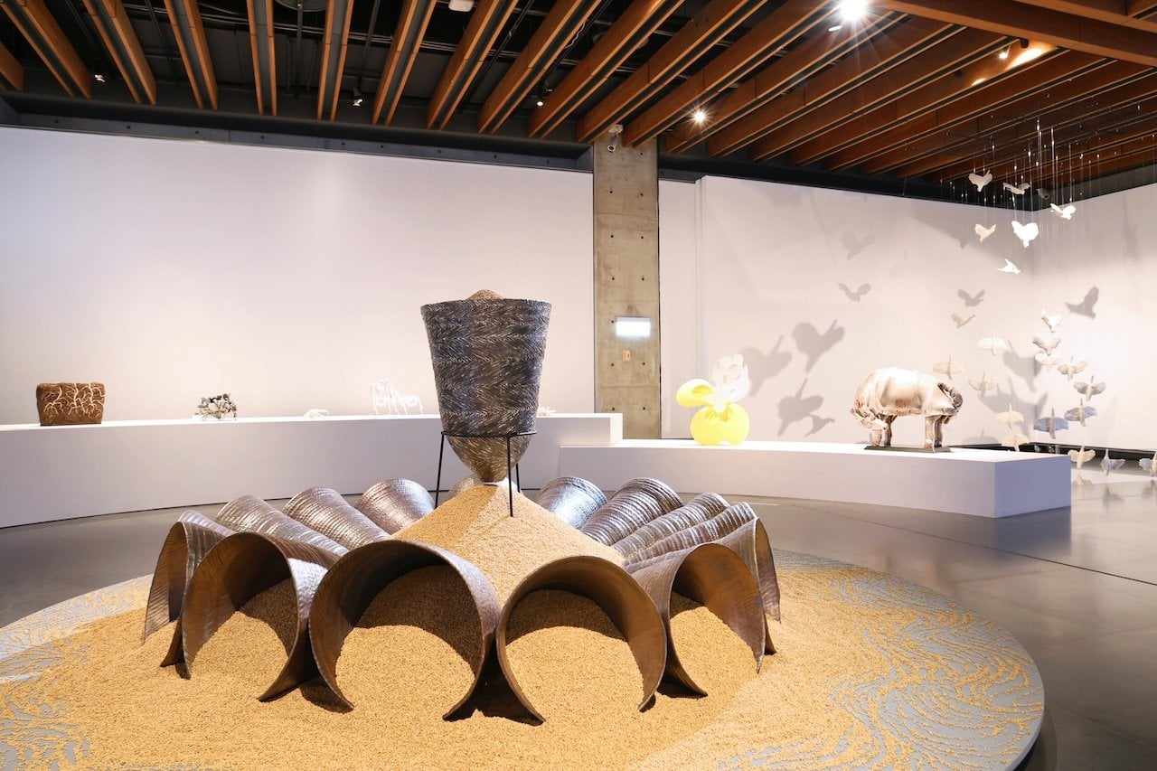「2026臺灣國際陶藝雙年展」第二篇章「循環－生命、豐饒、終息』（Cycle of Life-Life,Fertility, and Death）。（新北市立鶯歌陶瓷博物館提供）