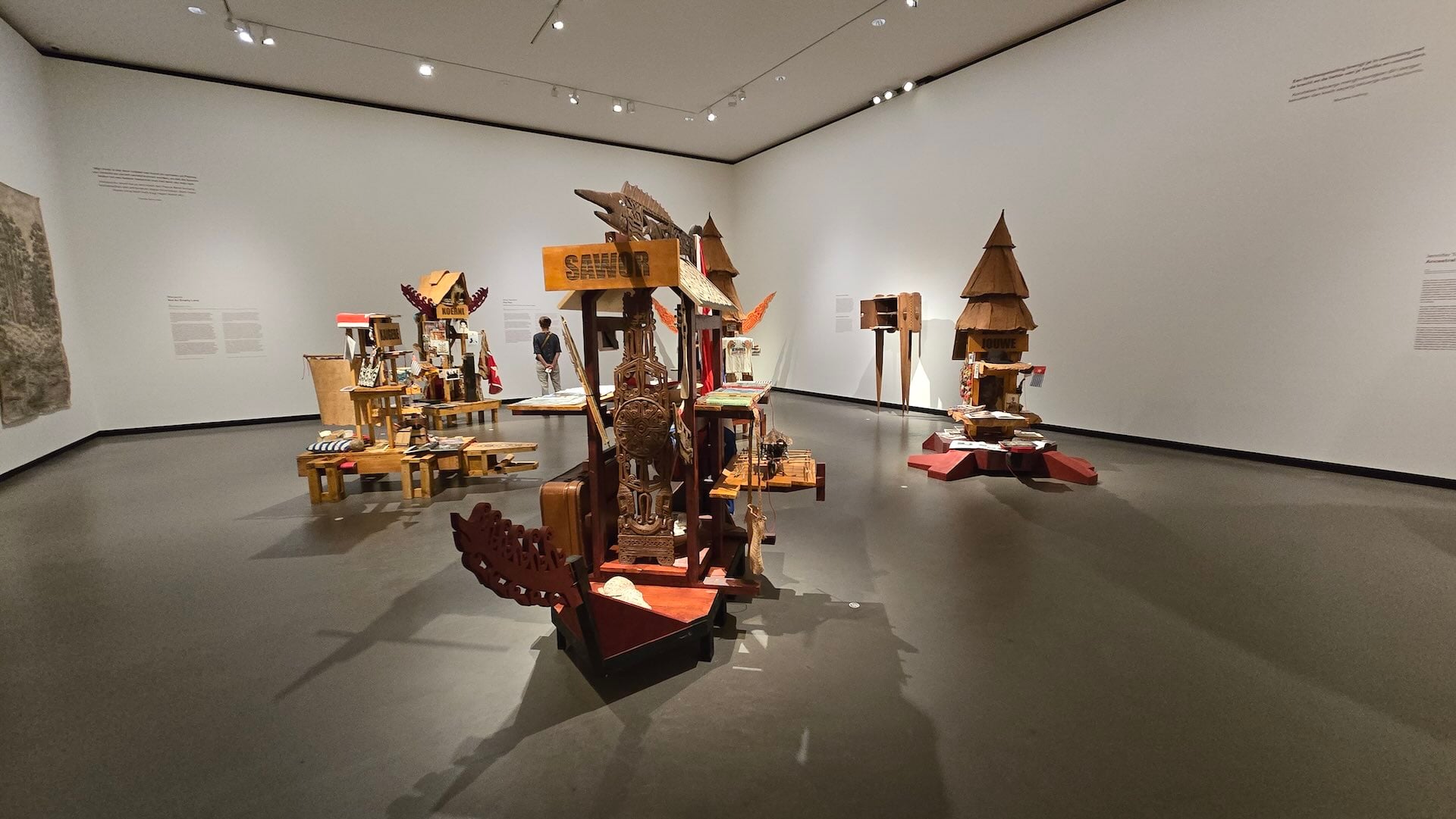 同一期間，安恆美術館的展覽。（攝影／高森信男）