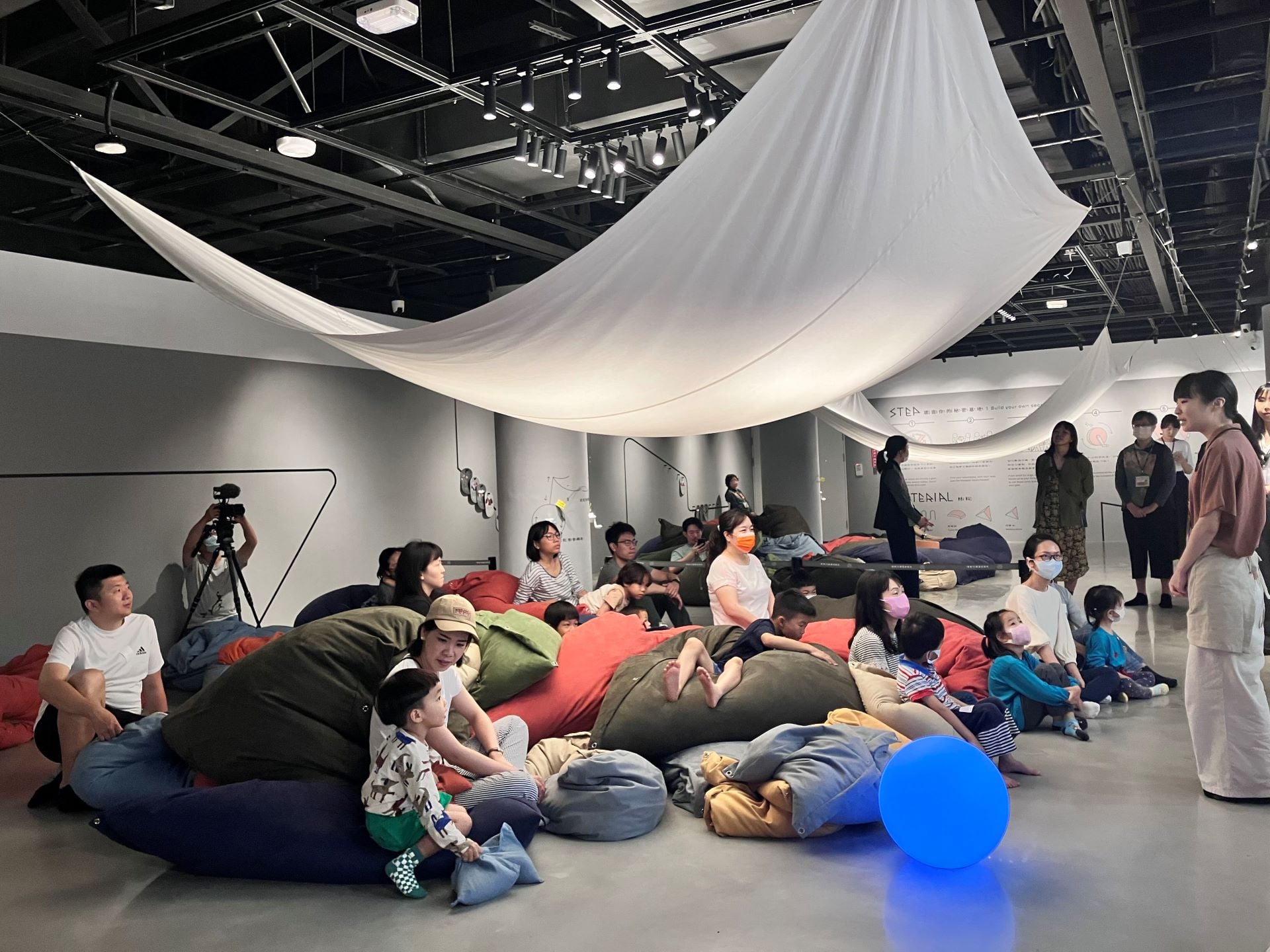 第10屆公共藝術獎的民眾參與獎：國立臺灣美術館建構兒童美術教育領航中心（第二期）工程暨垂直參觀動線改善（電扶梯增建）工程公共藝術設置案。（文化部提供）
