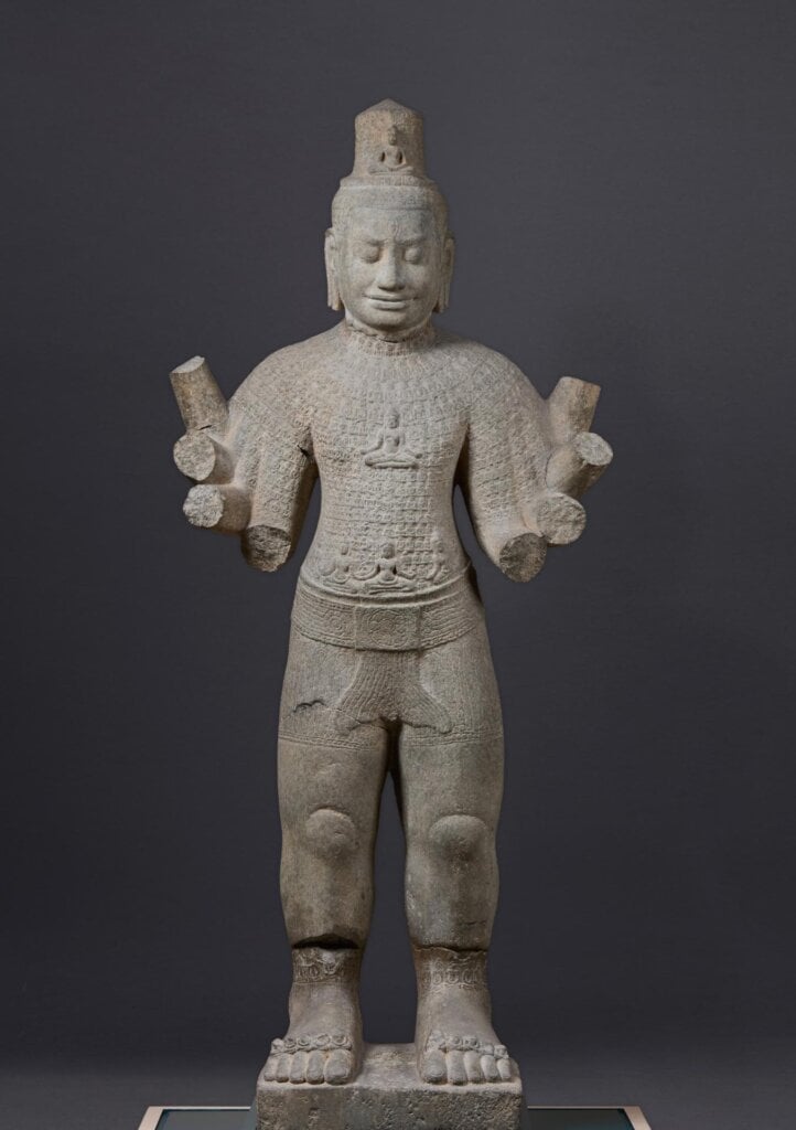 圖4 13世紀 羅布里式〈觀世音菩薩像〉，圖／韓國國立中央博物館。© Fine Arts Department, Ministry of Culture, the Royal Kingdom of Thailand