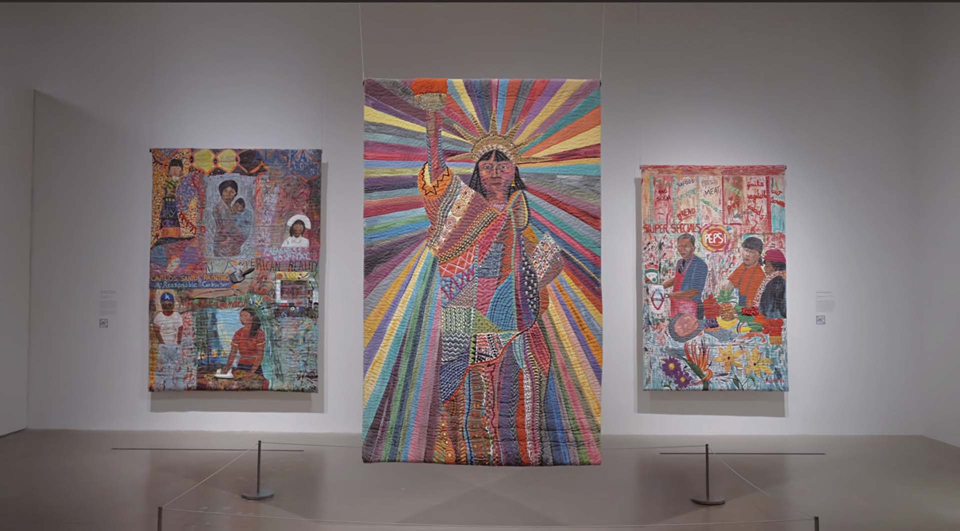「移民經驗」系列於安大略畫廊展出現場。(圖片取自Art Gallery of Ontario Youtube頻道)