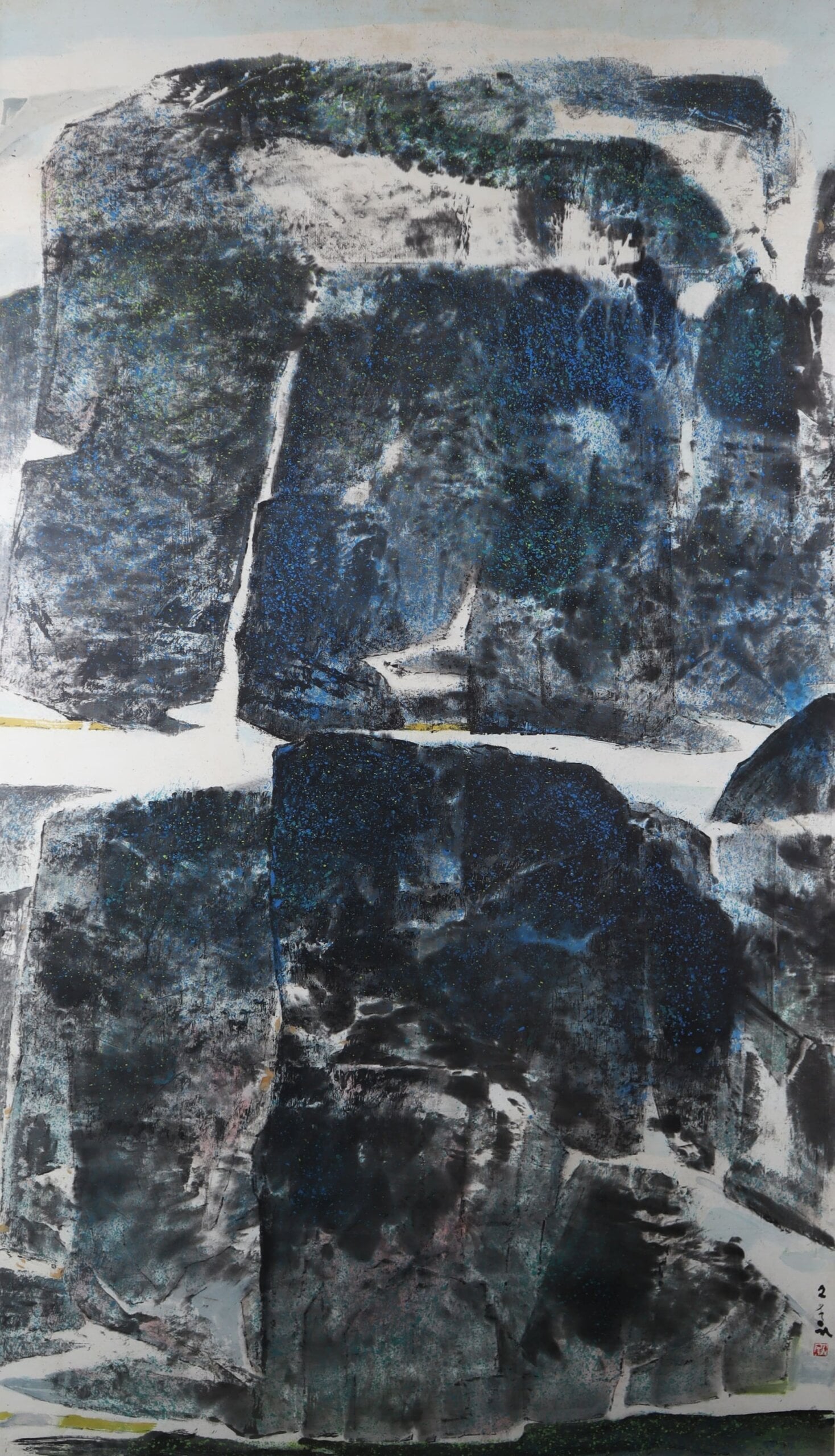 陳文希，《藍山》，彩墨宣紙，182×97 cm，1981。（尊彩藝術中心提供）