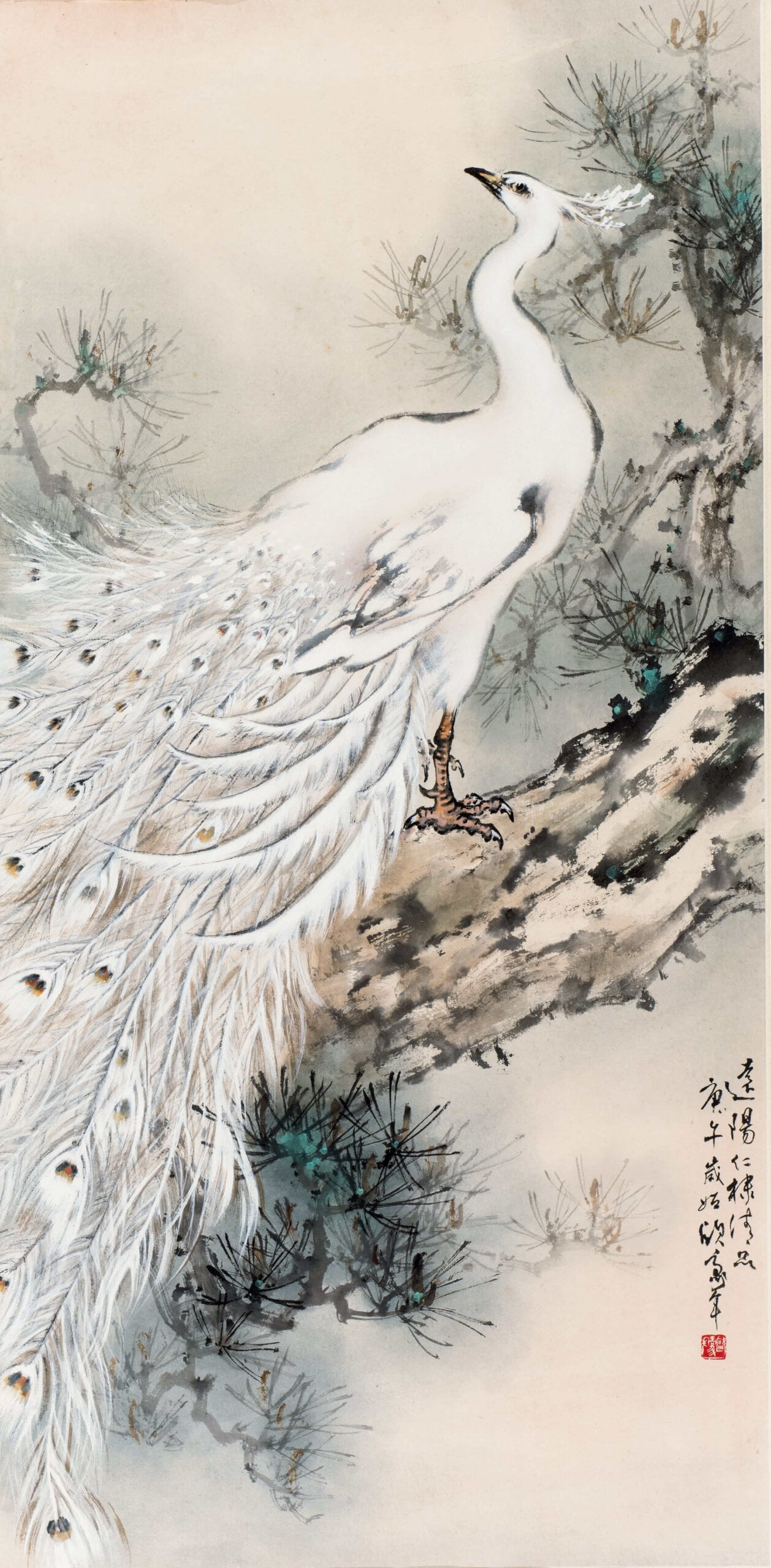 歐豪年庚午（1990）年作《孔雀圖》，設色紙本，鏡心，133×66公分，款識：遠陽仁棣清品，庚午歲始，歐豪年。估價10萬至12萬港元。