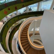 【專欄|旅行的終點是圖書館】水原一日圖書館巡禮:從AI機器人下棋,到湖畔森林裡的秘密基地