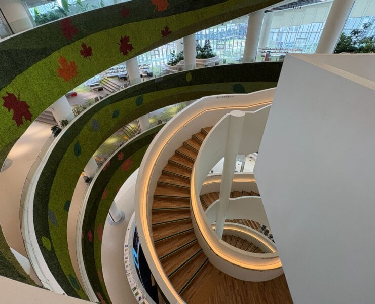 【專欄｜旅行的終點是圖書館】水原一日圖書館巡禮：從AI機器人下棋，到湖畔森林裡的秘密基地