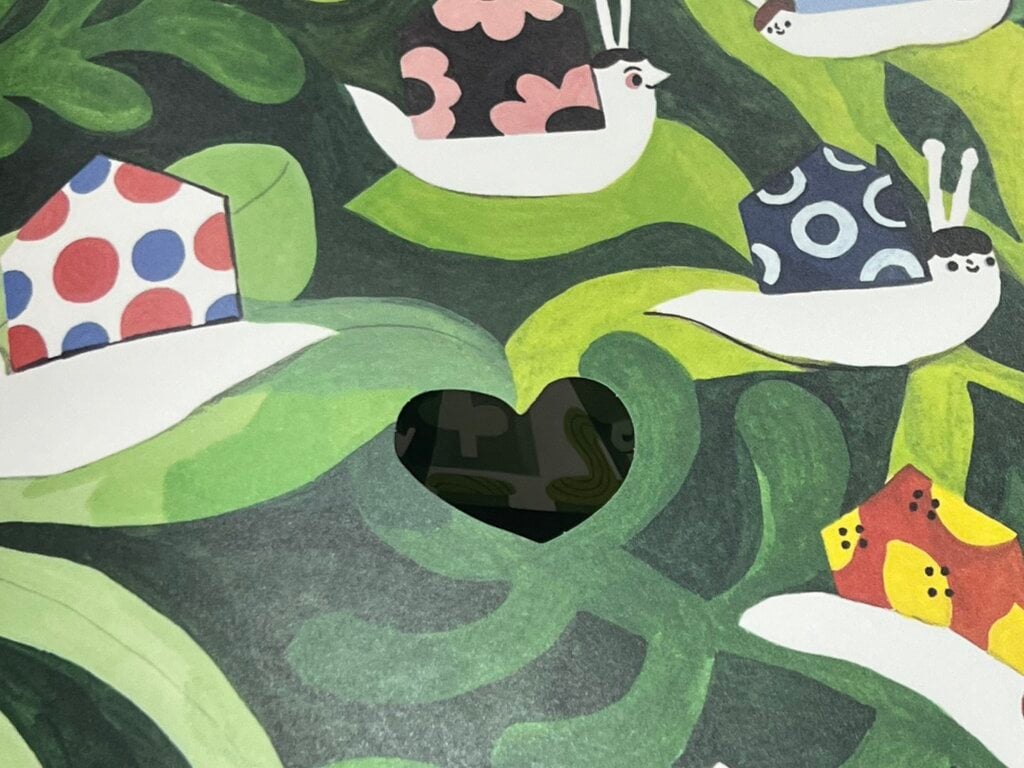 當繪本變成一場遊戲——吳欣芷談《回家抱抱》的翻頁、挖洞與閱讀驚喜
