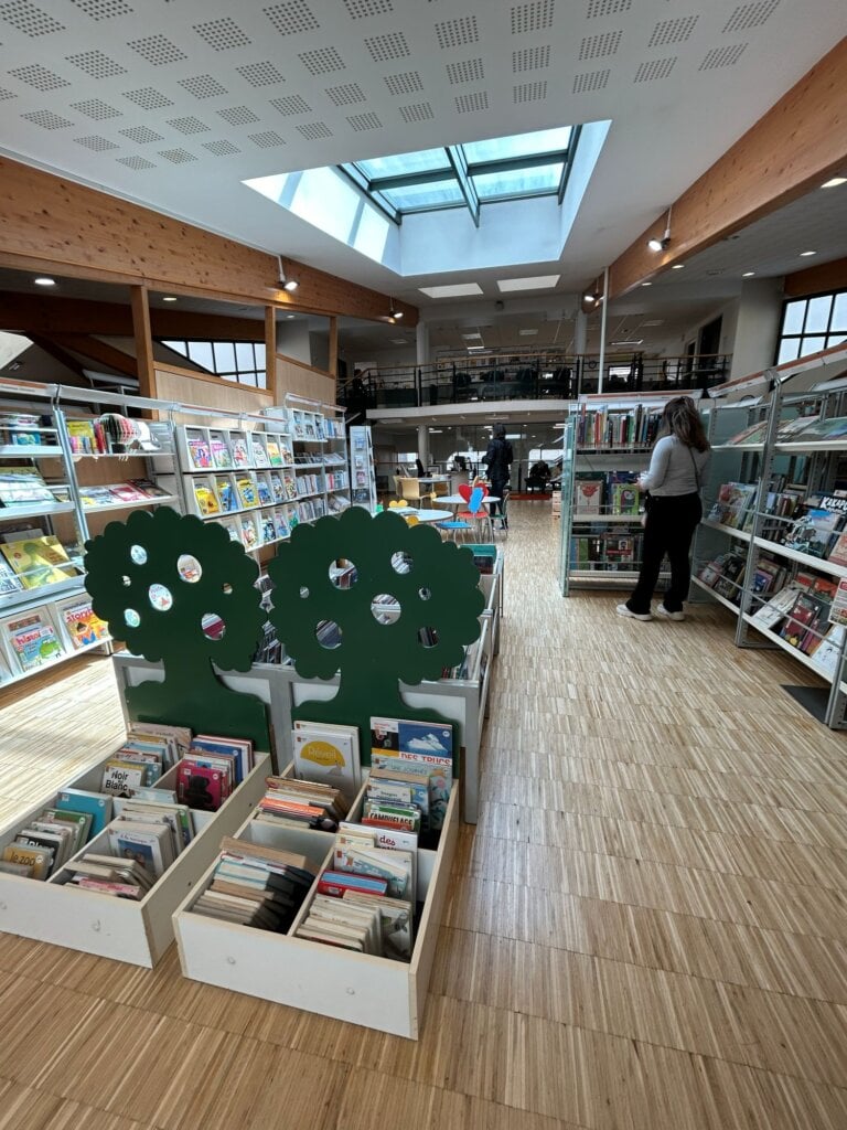 【跟著蹦豬泡泡法國圖書館】體育館?圖書館?既擴展,也拓展!——里昂第二區圖書館