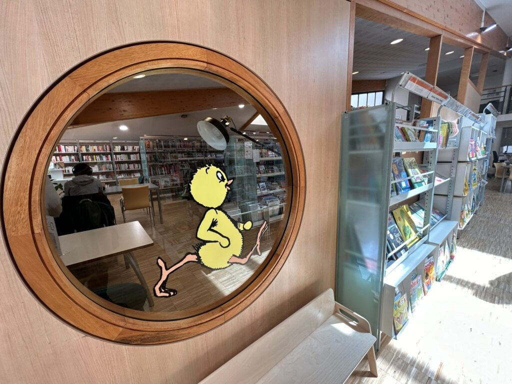 龐帝的小雞可是多間圖書館童書區的常客喔