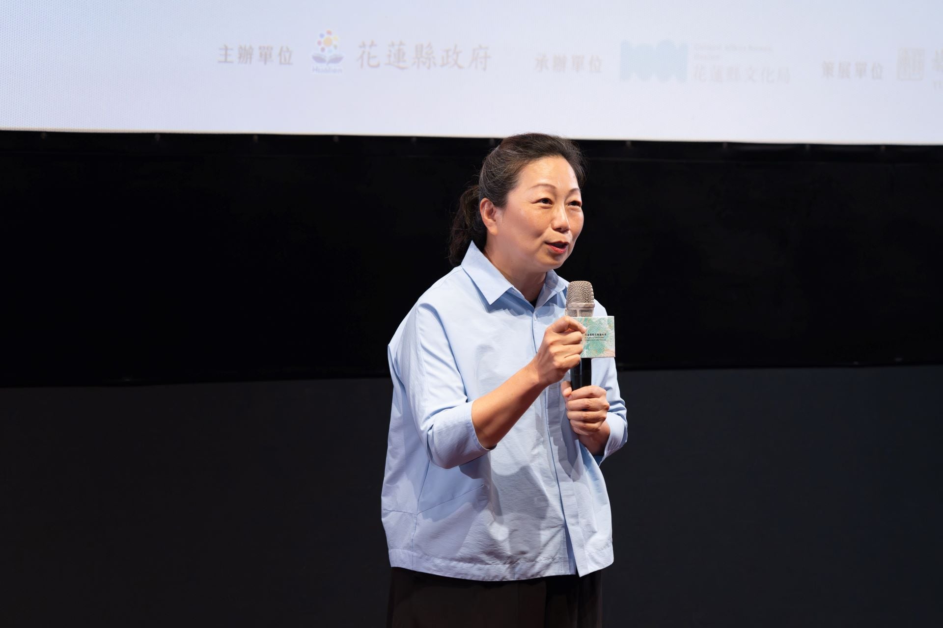 花蓮縣長徐榛蔚在展覽開幕會上致詞。(花蓮縣文化局提供)