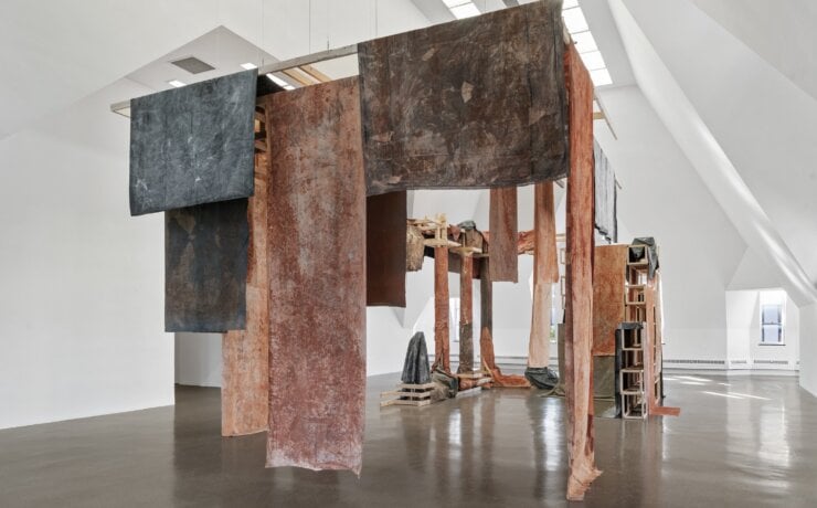 藝聞摘要：2026巴黎巴塞爾藝術展會、首屆Frieze Abu Dhabi公佈亮點、2026紐約軍械庫藝博會落幕、大都會藝術博物館現當代藝術新翼動土、佳士得11月舉辦阿布達比拍賣、提森・博內米薩博物館將擴建、大都會藝術博物館收藏38件張大千…
