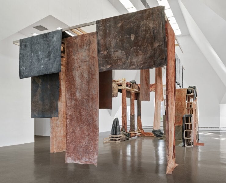 藝聞摘要：2026巴黎巴塞爾藝術展會、首屆Frieze Abu Dhabi公佈亮點、2026紐約軍械庫藝博會落幕、大都會藝術博物館現當代藝術新翼動土、佳士得11月舉辦阿布達比拍賣、提森・博內米薩博物館將擴建、大都會藝術博物館收藏38件張大千…