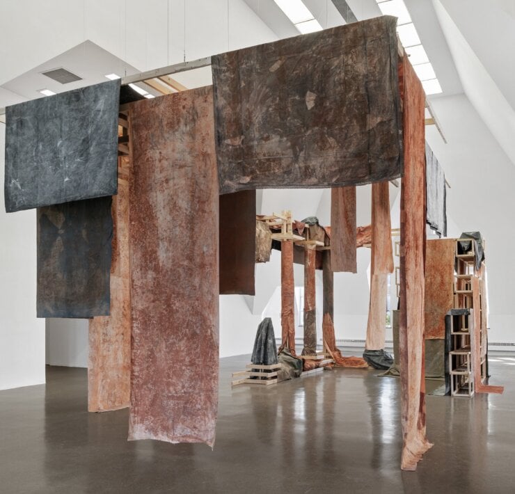 藝聞摘要：2026巴黎巴塞爾藝術展會、首屆Frieze Abu Dhabi公佈亮點、2026紐約軍械庫藝博會落幕、大都會藝術博物館現當代藝術新翼動土、佳士得11月舉辦阿布達比拍賣、提森・博內米薩博物館將擴建、大都會藝術博物館收藏38件張大千…