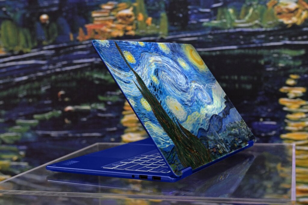 Prestige 14 Flip AI+ Vincent van Gogh Edition_Scenario Photo (14)