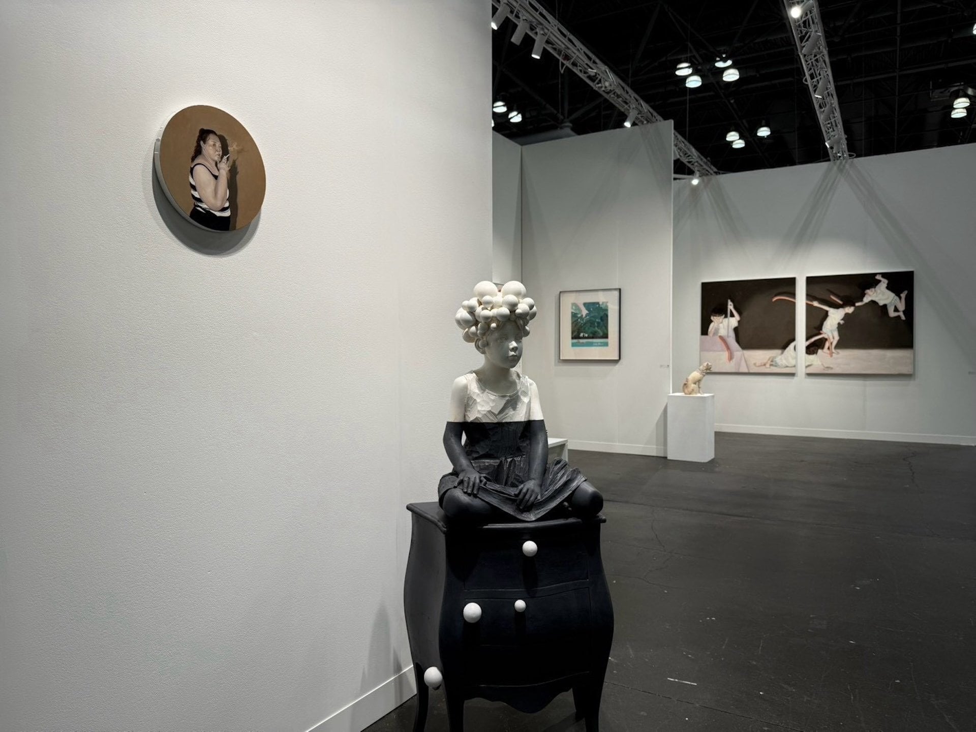 《Before the World Falls Silent》展場現場》。(也趣畫廊提供)
