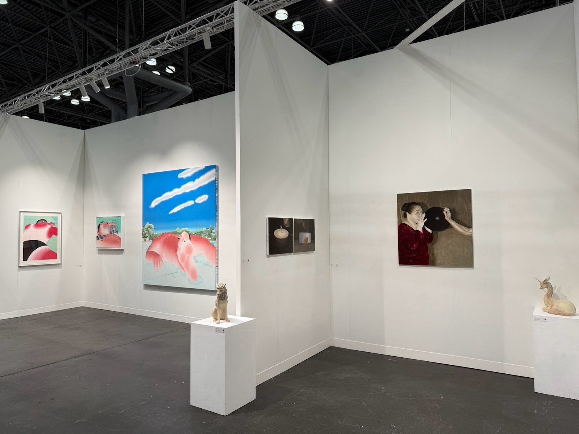 《Before the World Falls Silent》展場現場》。(也趣畫廊提供)