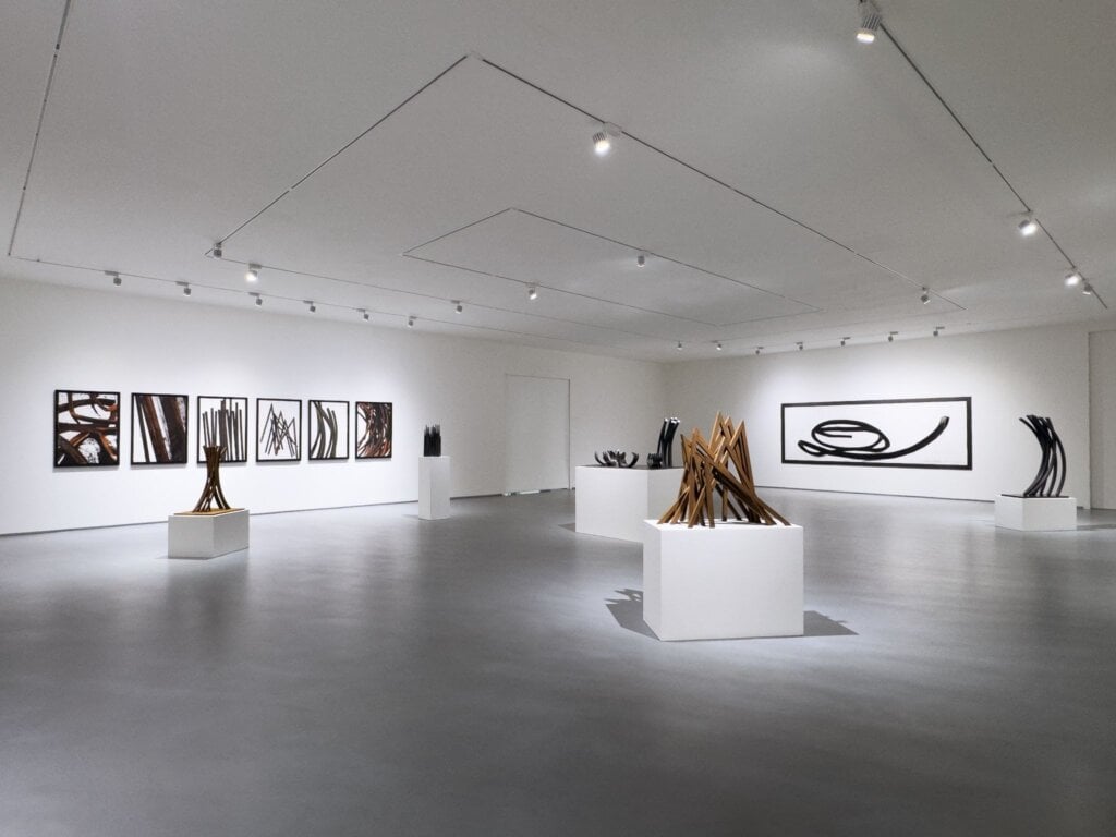 亞洲藝術中心「Bernar Venet: Indeterminate Radicality」展場一景。 （圖片提供：亞洲藝術中心）