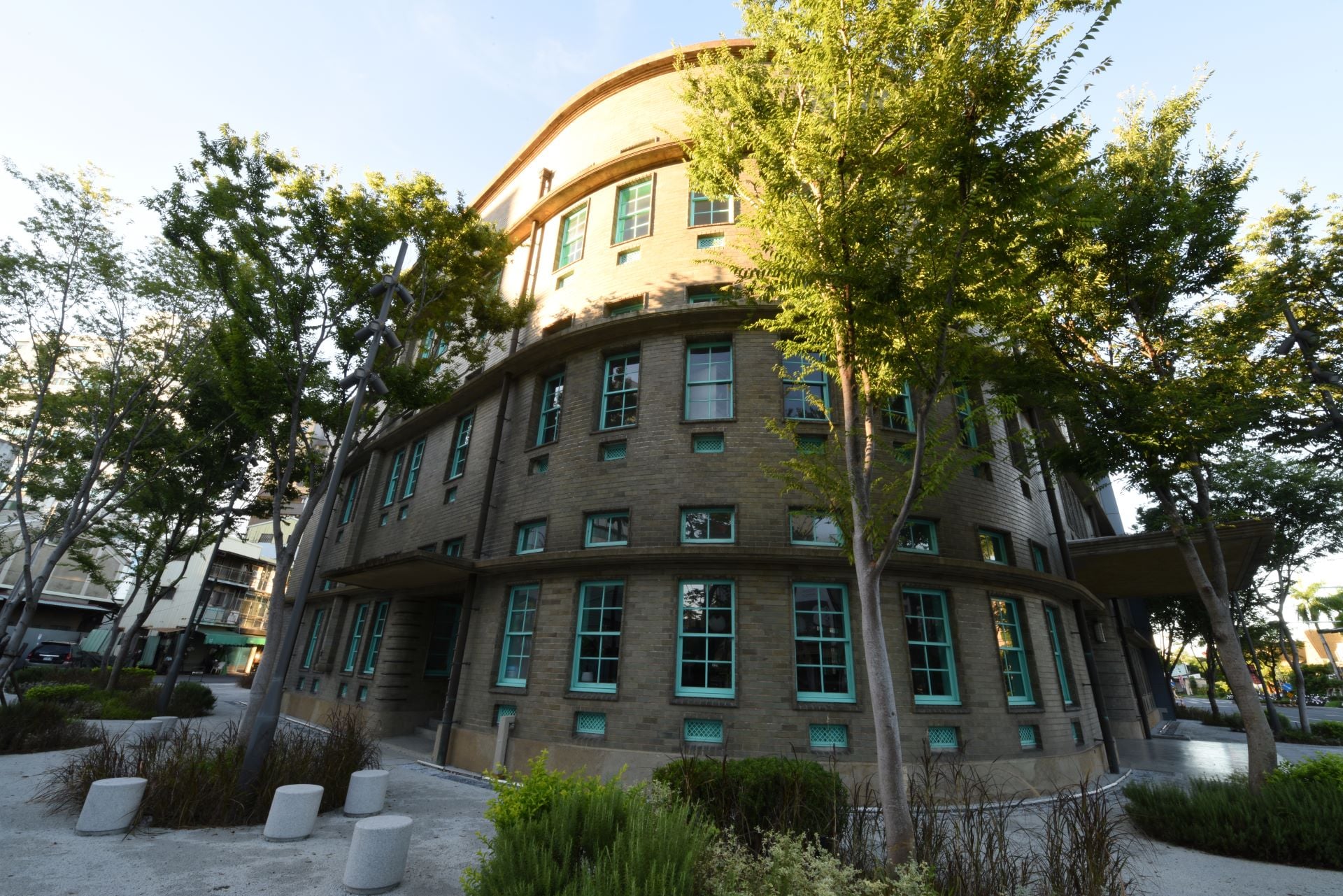 嘉義市立美術館1936年建成，原為菸酒公賣局嘉義分局。（攝影／蕭文杰）