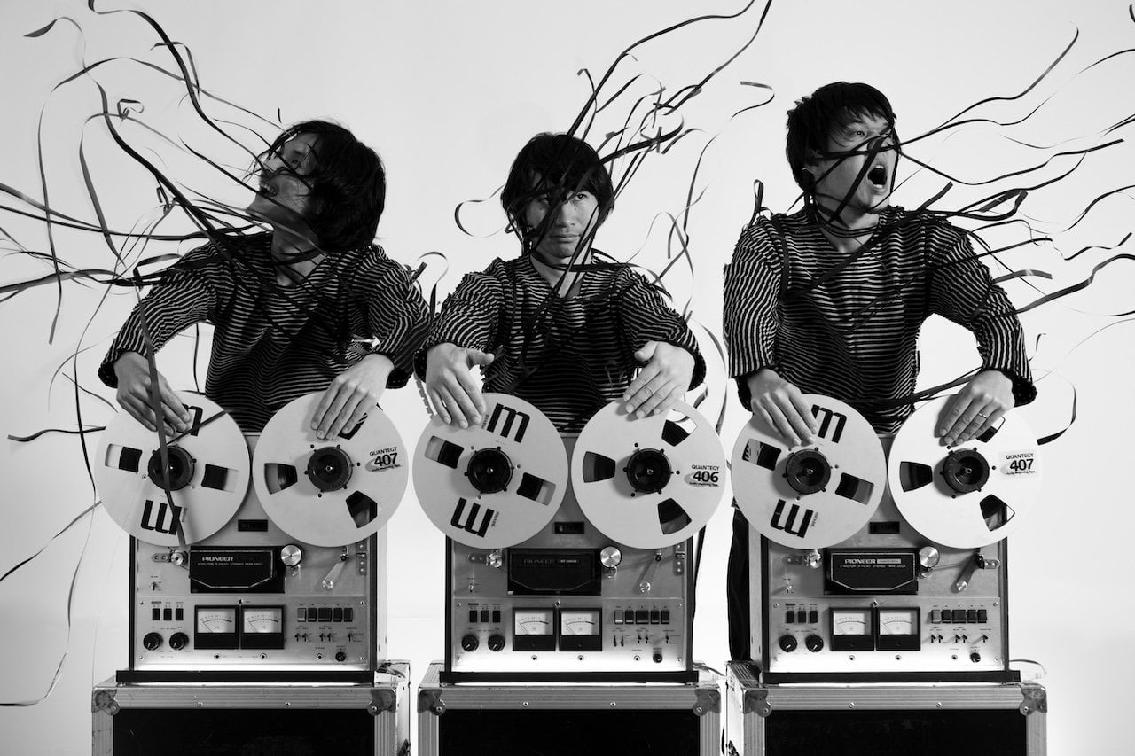 Open Reel Ensemble將已經退役的舊型Open Reel 盤式錄音機改造為獨一無二的「磁氣民俗樂器」。(©MUTEK,攝影/Ensemble)