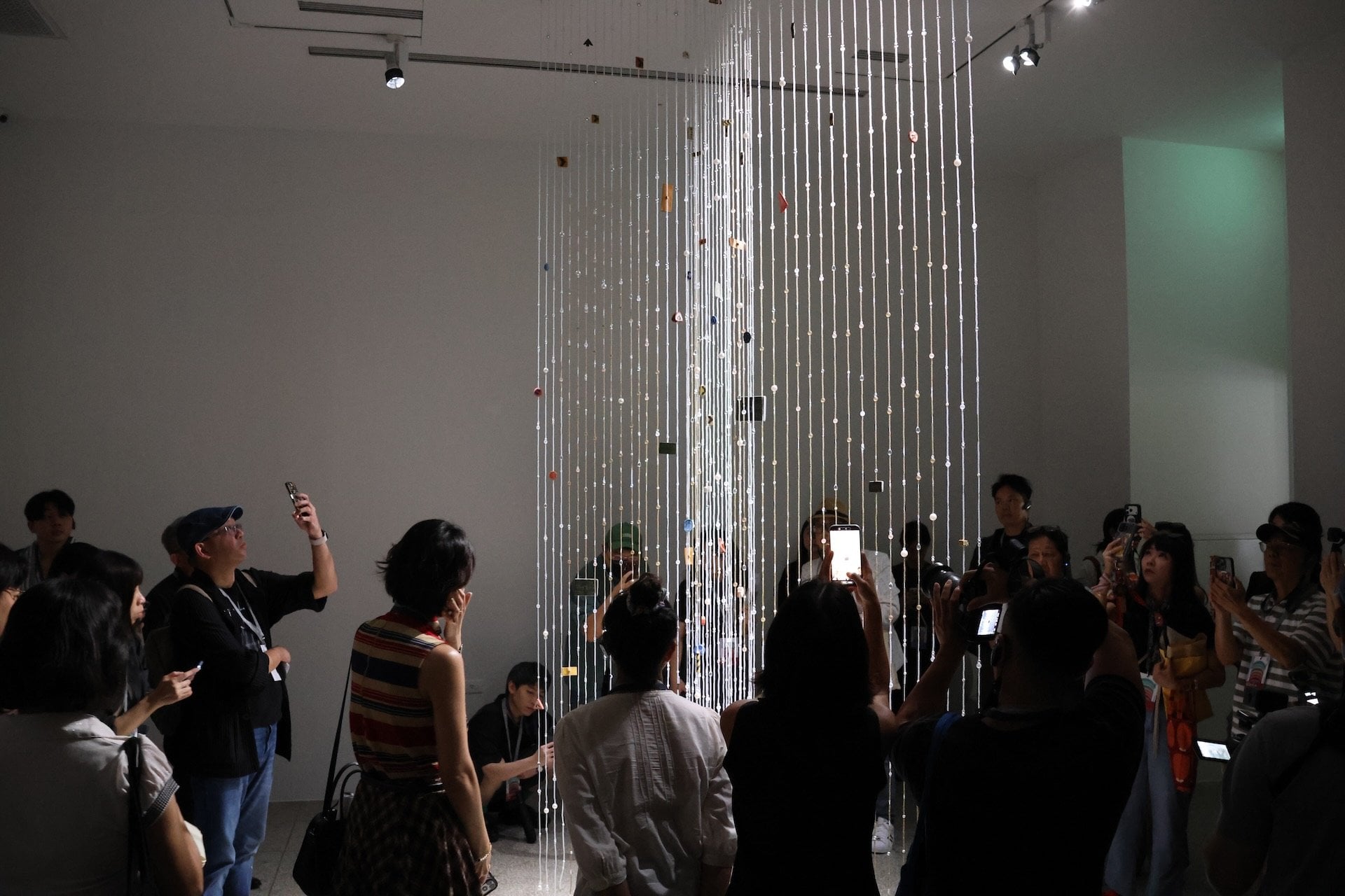 楊季涓的《噴水池》於臺南市美術館展出一景。（臺南市美術館提供）