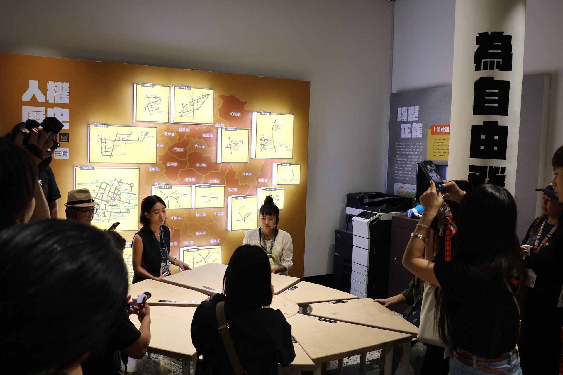 中西區圖書館的七條通新聞社。（臺南市美術館提供）