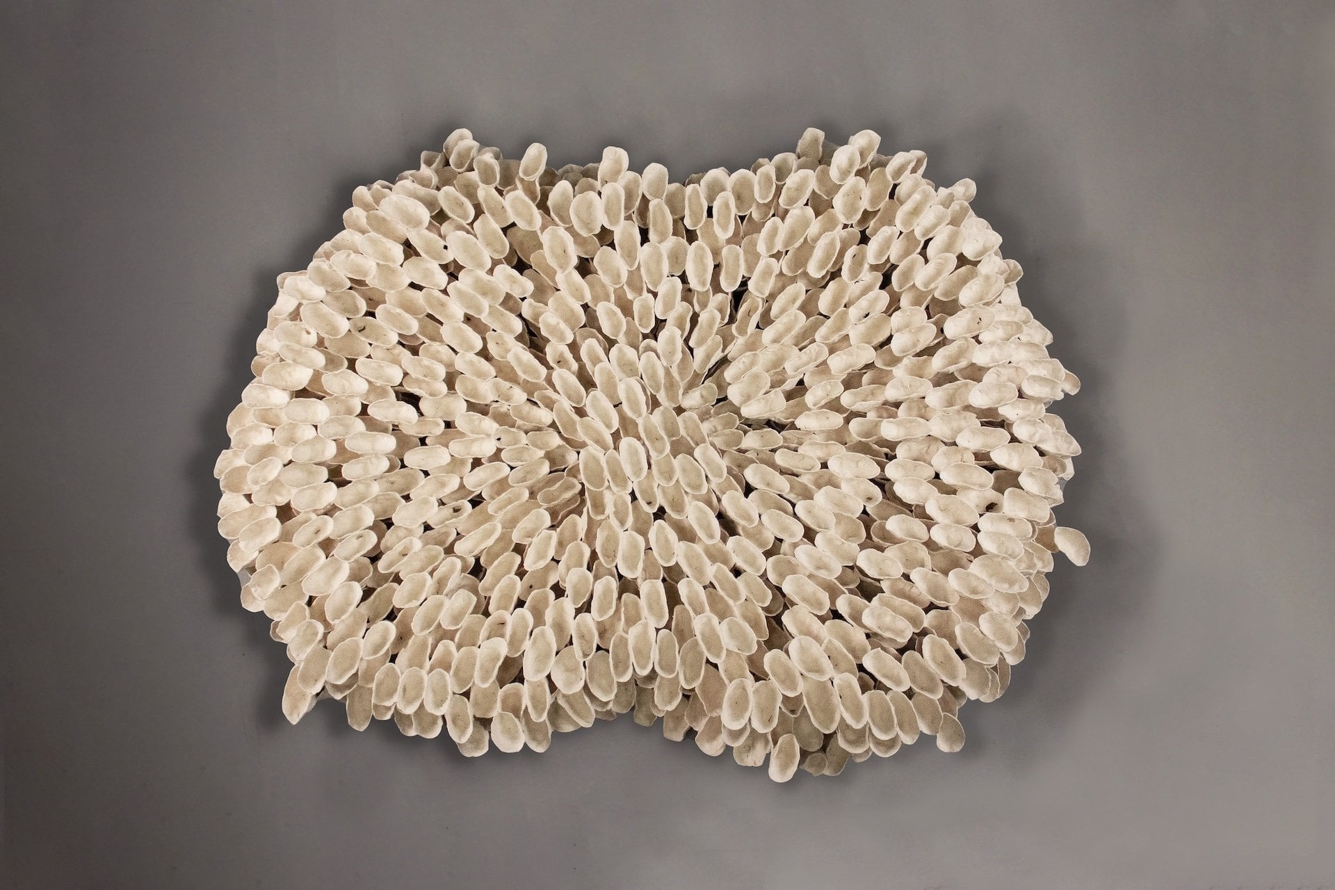徐永旭，《2026-11》，瓷土，94x127x20.5cm，2026。（弎畫廊提供）