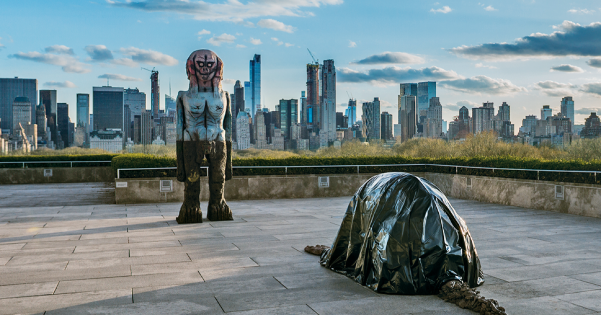 胡瑪．芭芭，《We Come in Peace》，2018年。紐約大都會藝術博物館（The Met）屋頂花園委託展出現場。（圖源／Columbia Magazine）