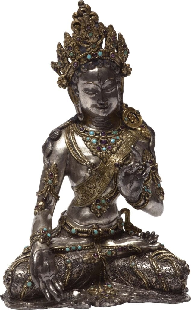 圖15 17世紀西藏或蒙古〈白度母像〉,銀飾以黃金和半寶石,17.1×10.6×8.8公分,圖/紐約亞洲協會:約翰.洛克菲勒三世伉儷收藏。